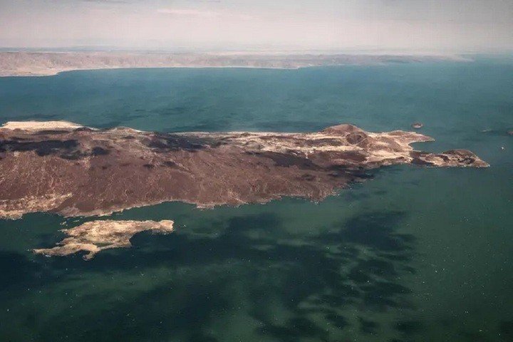 Một phần đảo Turkana trên hồ Turkana, hồ sa mạc lớn nhất thế giới, ở miền bắc Kenya. (Ảnh: Getty Images)