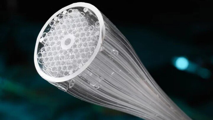Hệ thống cáp quang lõi rỗng trong thử nghiệm truyền dữ liệu tốc độ cực cao. (Ảnh: Dftelecom)
