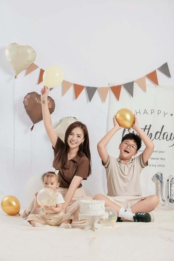 Về đời tư, Thu Quýnh sống kín tiếng bên hai con nhỏ.