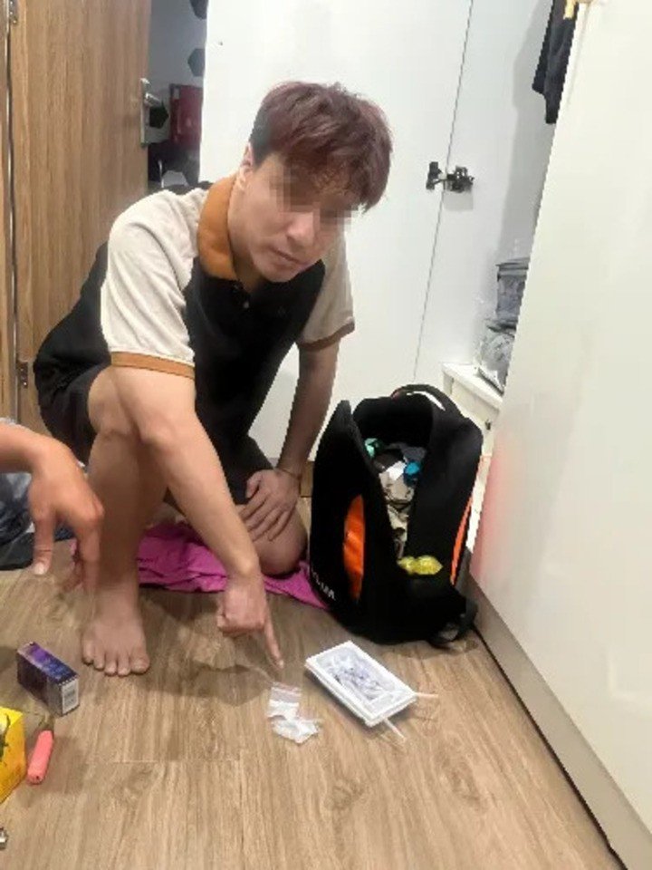 Ca sĩ Tăng Nhật Tuệ vừa bị bắt vì có dấu hiệu tổ chức sử dụng và tàng trữ trái phép chất ma tuý.