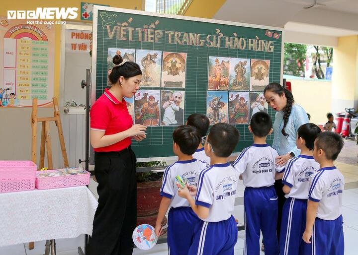 Học sinh TP.HCM trong ngày hội “Theo dấu chân anh hùng”. (Ảnh: Nguyễn Liến)