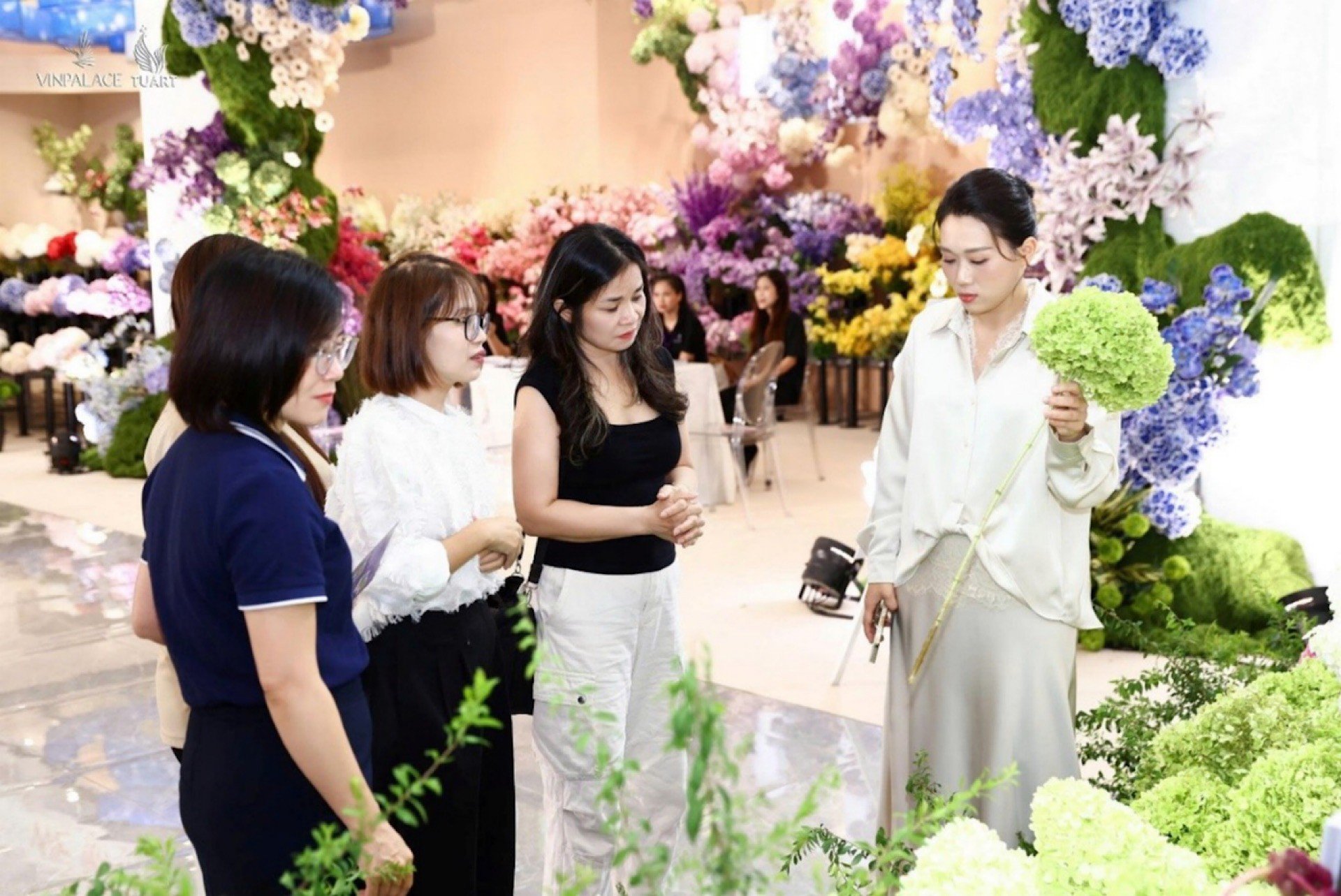 05-1783242547-hang-nghin-khach-do-ve-dai-tiec-cuoi-the-vietnam-grand-weddx-2026