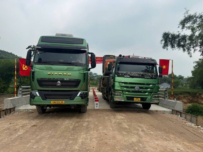06-1783308295-cau-thanh-vuong-nhip-cau-hoa-binh-tren-vung-dat-can-cu-cach-mang