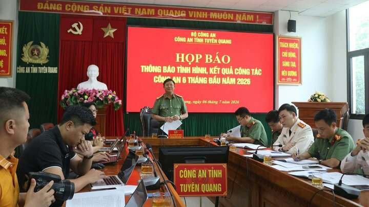 Buổi họp báo diễn ra tại trụ sở Công an tỉnh Tuyên Quang (phường An Tường), do Đại tá Hoàng Văn Mạnh, Phó Giám đốc Công an tỉnh, chủ trì.