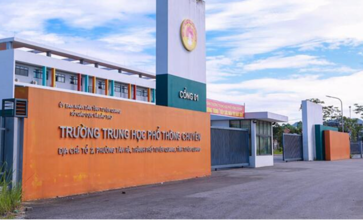 Điểm thi trường THPT Chuyên Tuyên Quang đạt 146 điểm 10 môn Toán có 42 giám thị.