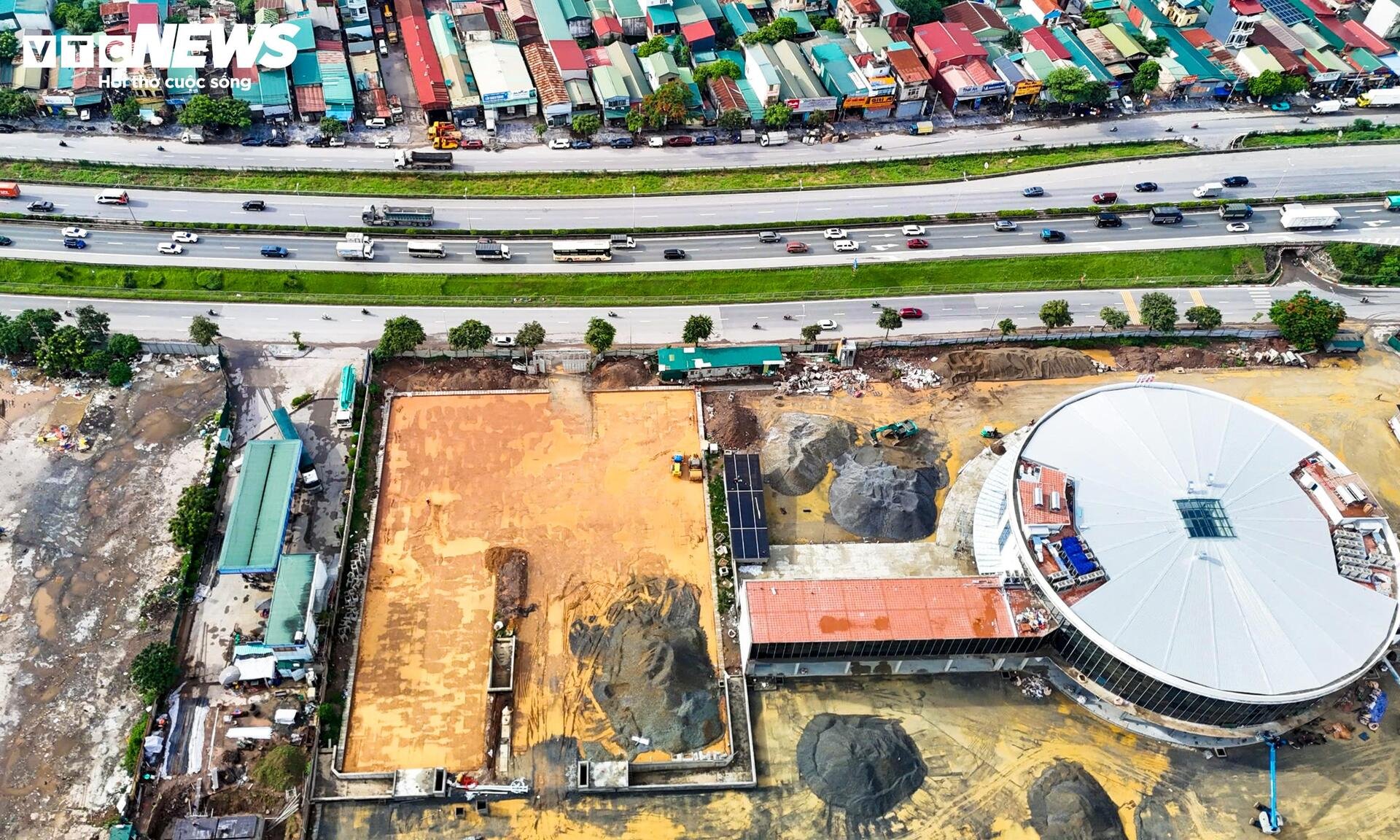 Toàn cảnh bến xe thứ 7 ở Hà Nội trước ngày khai thác - 2
