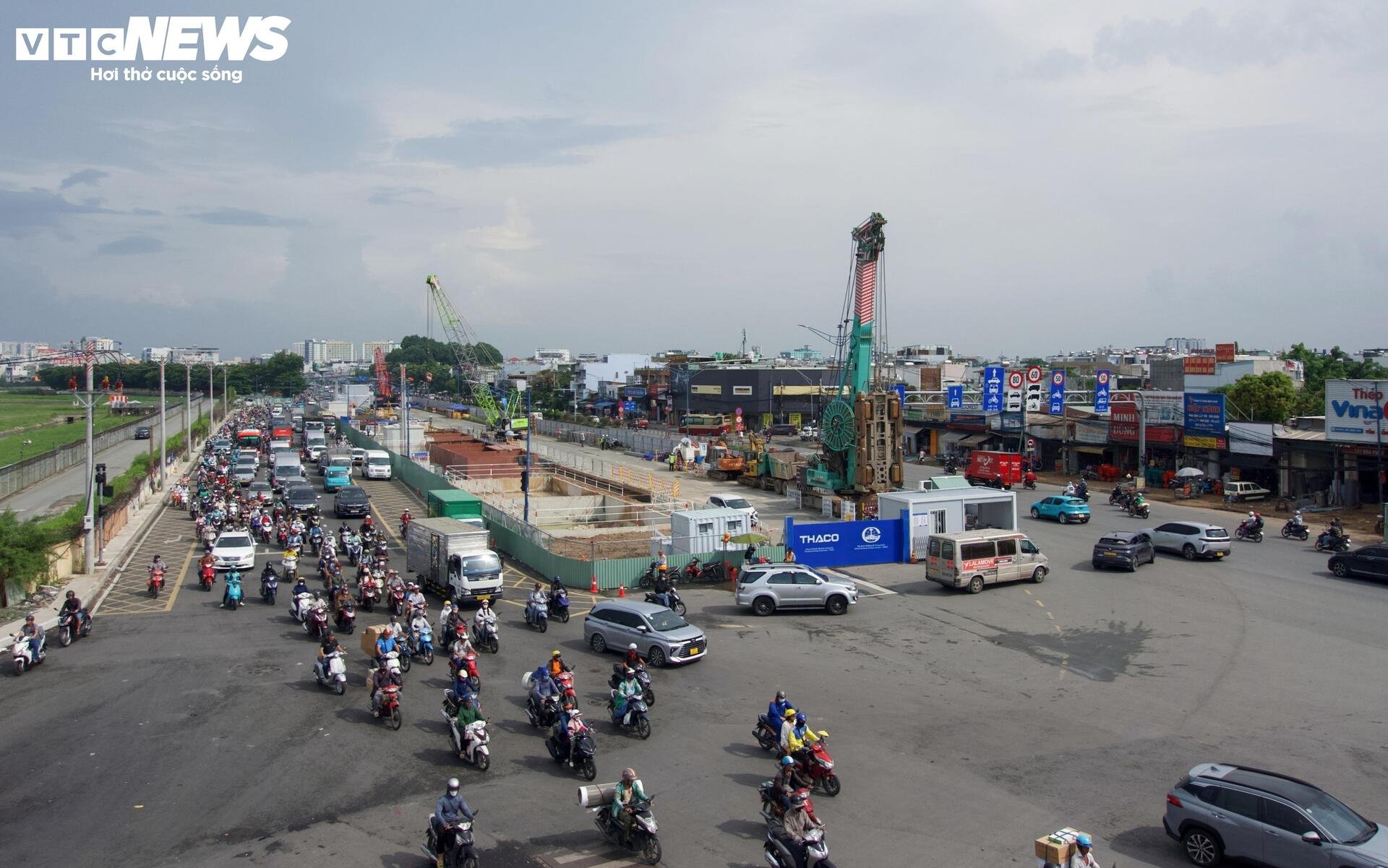 Tấp nập thi công ga ngầm đầu tiên của metro Bến Thành - Tham Lương - 1