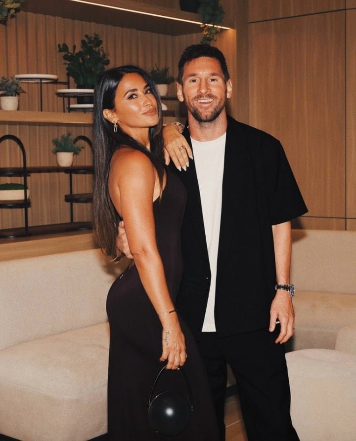 Vợ chồng Messi đã đồng hành bên nhau hơn 3 thập kỷ.