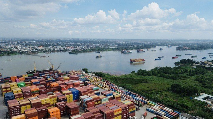 Hệ thống cảng biển của TP.HCM đang đứng trước cơ hội tái cơ cấu, nâng cấp mạnh mẽ, trở thành trung tâm logistics không chỉ của Việt Nam mà còn của khu vực. (Ảnh: Q. Nguyễn)