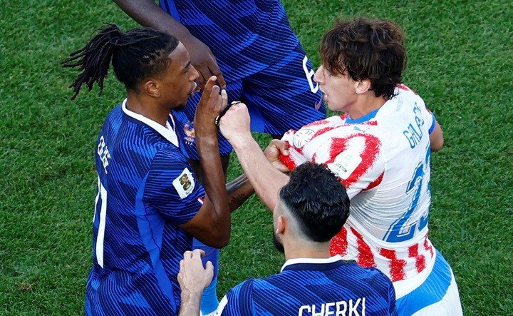 FIFA từ chối xoá thẻ phạt cho Michael Olise.