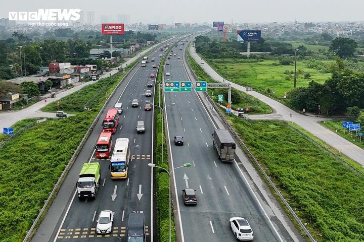 Theo đơn vị vận hành, lưu lượng phương tiện trên tuyến tăng trung bình khoảng 6% mỗi năm. Năm 2024, lượng xe con quy đổi trung bình đạt khoảng 85.000 lượt/ngày đêm trên cả hai chiều, vượt xa năng lực thiết kế khoảng 55.400 lượt/ngày đêm.