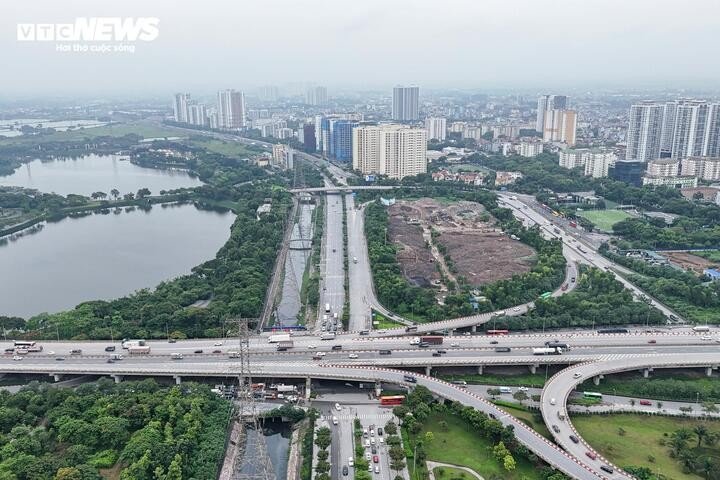 Vào các dịp cao điểm như cuối tuần, lễ, Tết, cao tốc Pháp Vân - Cầu Giẽ thường xuyên xảy ra ùn ứ do đây là tuyến huyết mạch kết nối Hà Nội với các tỉnh phía Nam.