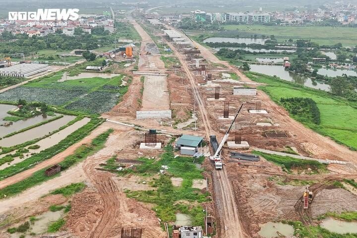Khu vực giao giữa cao tốc Pháp Vân - Cầu Giẽ và Vành đai 4 đang được thi công, từng bước hình thành nút kết nối giao thông quan trọng phía Nam Hà Nội.