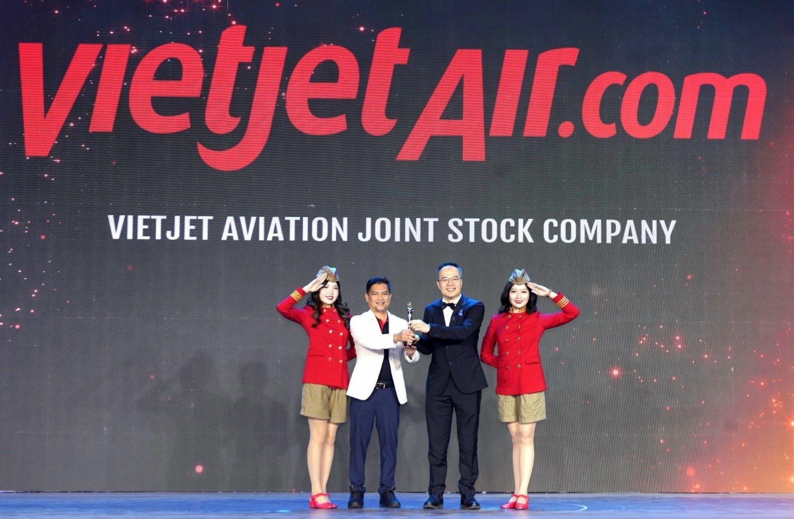 11-1783740786-vietjet-ghi-dau-an-voi-lan-thu-6-lien-tiep-duoc-vinh-danh-noi-lam-viec-tot-nhat-chau-a
