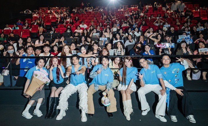 Các thành viên Running Man Vietnam giao lưu với khán giả.