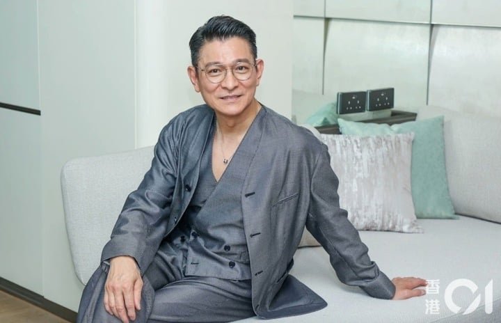 Lưu Đức Hoa vẫn phong độ ở tuổi U70.