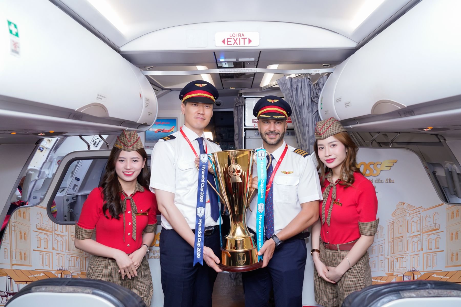 14-1784037302-vietjet-va-ngan-hang-so-vikki-tro-thanh-don-vi-dong-hanh-cung-asean-united-fc