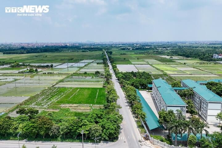 Phúc Thịnh được đánh giá có vị trí chiến lược khi nằm ở cửa ngõ phía Bắc Thủ đô, tiếp giáp sông Hồng, gần sân bay quốc tế Nội Bài, cầu Nhật Tân và cầu Thăng Long. Theo đề án, địa phương vẫn còn nhiều dư địa phát triển khi có hơn 3.000 ha đang được đầu tư và khoảng 459 ha đất chưa có dự án, chủ yếu tập trung tại khu vực ven đầm Vân Trì và phía Bắc đường Vành đai 3. Quỹ đất này được quy hoạch để phát triển hạ tầng, cây xanh và mặt nước, góp phần hoàn thiện không gian đô thị trong tương lai.