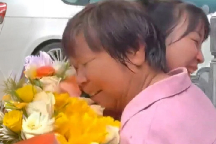 Nhờ công nghệ ADN, Phương Lâm đoàn tụ với em gái.