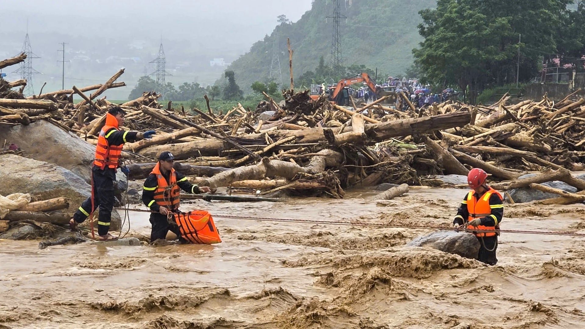 Lũ quét, sạt lở càn quét Lai Châu, Sơn La: 1 người tử vong, nhiều nhà sập - 7