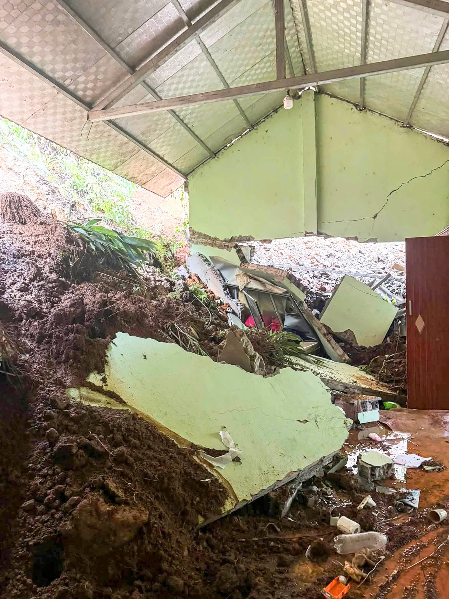 Lũ quét, sạt lở càn quét Lai Châu, Sơn La: 1 người tử vong, nhiều nhà sập - 11