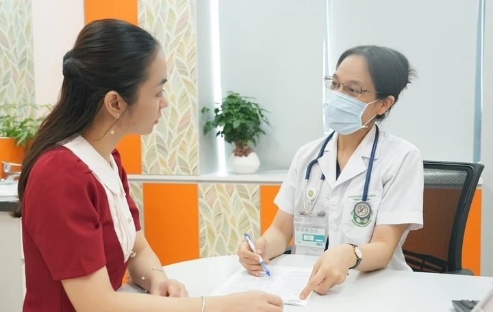 Người dân kiểm tra sức khoẻ định kỳ tại bệnh viện tuyến trung ương. (Ảnh minh hoạ)