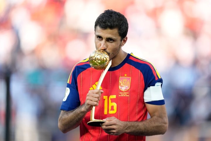 Rodri được bầu là cầu thủ xuất sắc nhất World Cup 2026. (Ảnh: AP)
