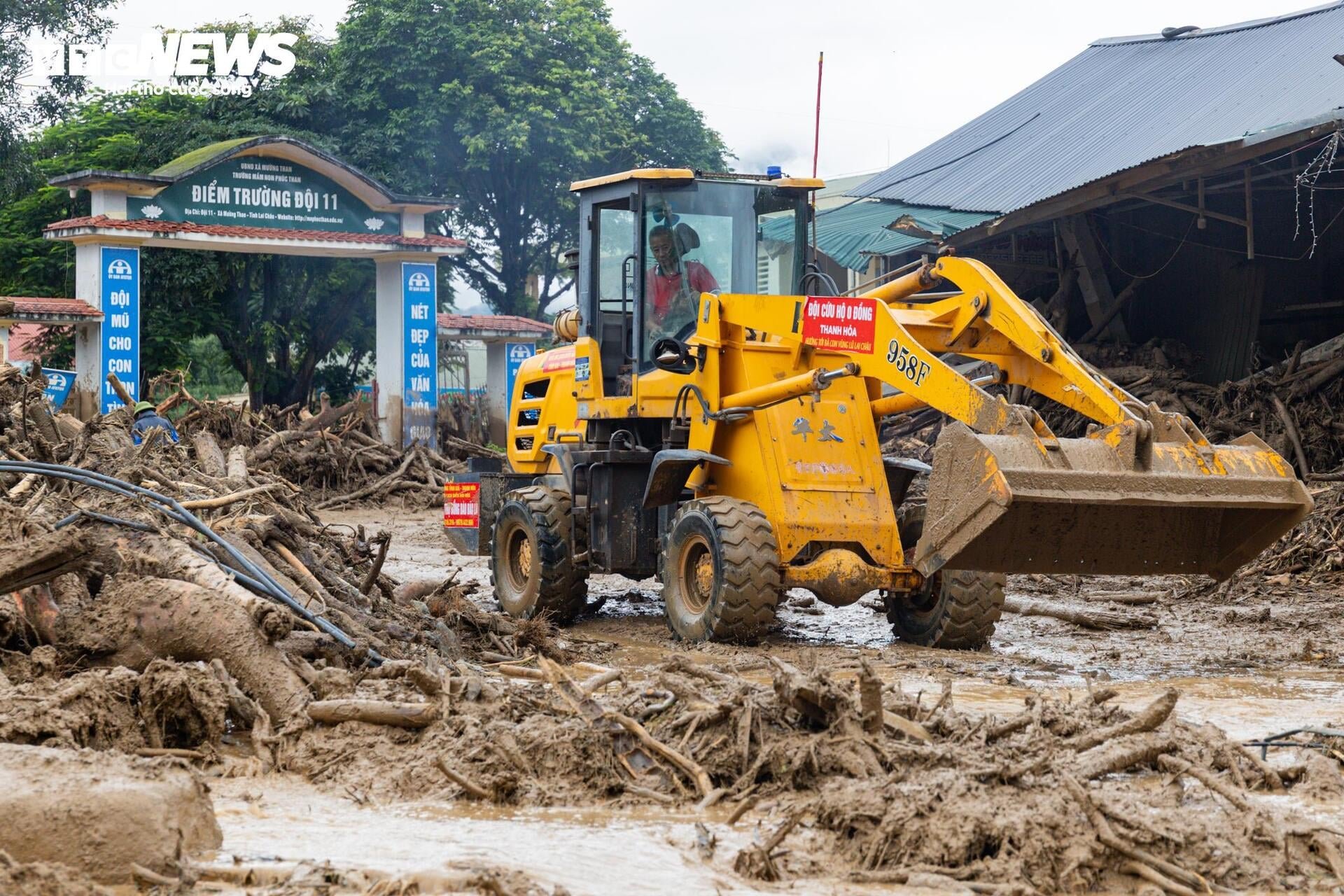 Những bàn tay không để hy vọng bị vùi lấp sau lũ dữ ở Mường Than - 22