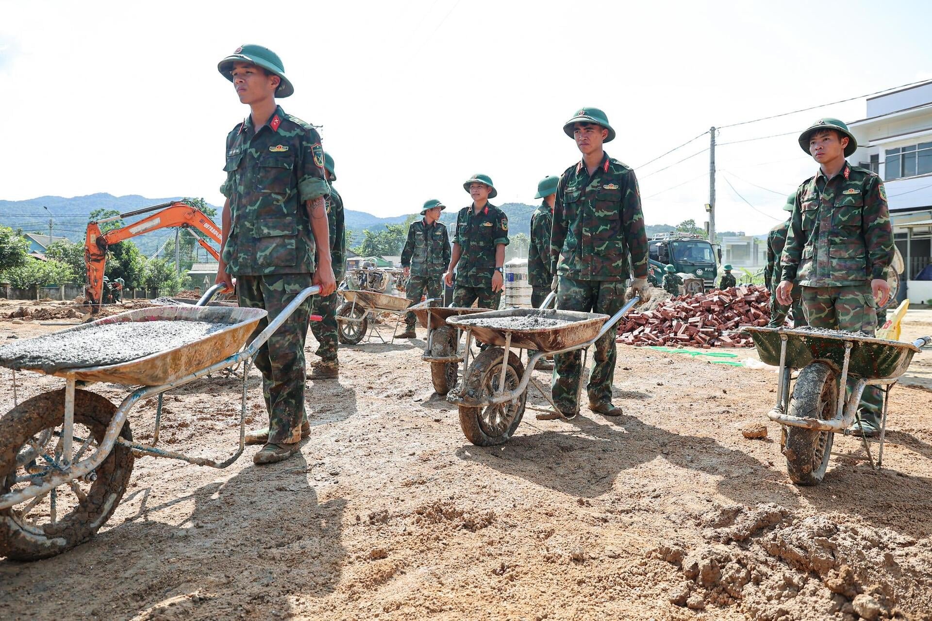 Chạy đua dựng 24 căn nhà sau trận lũ kinh hoàng ở Lai Châu, quyết xong trước 2/9 - 5