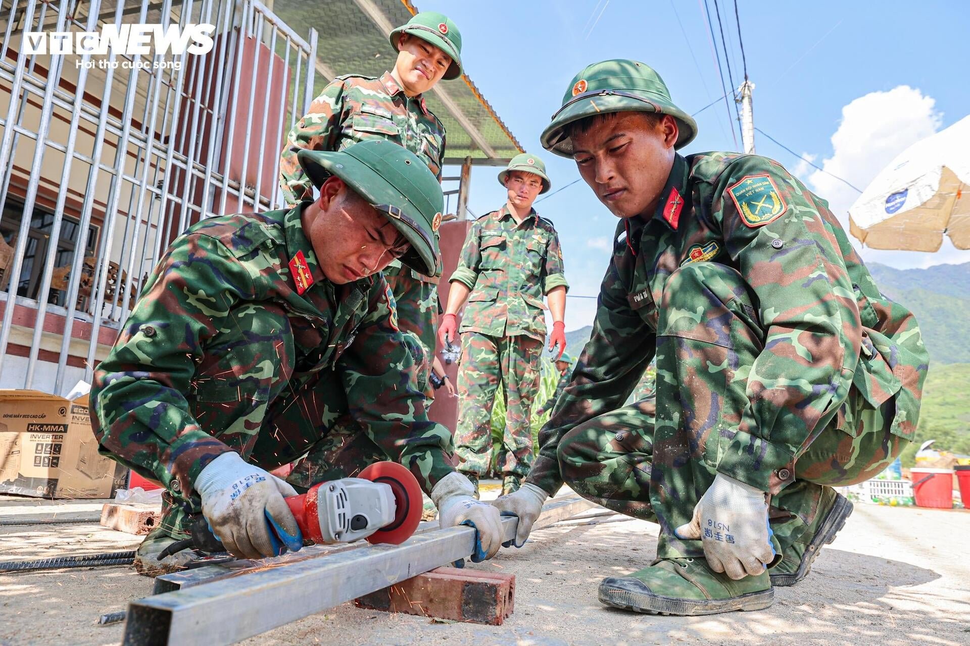 Chạy đua dựng 24 căn nhà sau trận lũ kinh hoàng ở Lai Châu, quyết xong trước 2/9 - 6