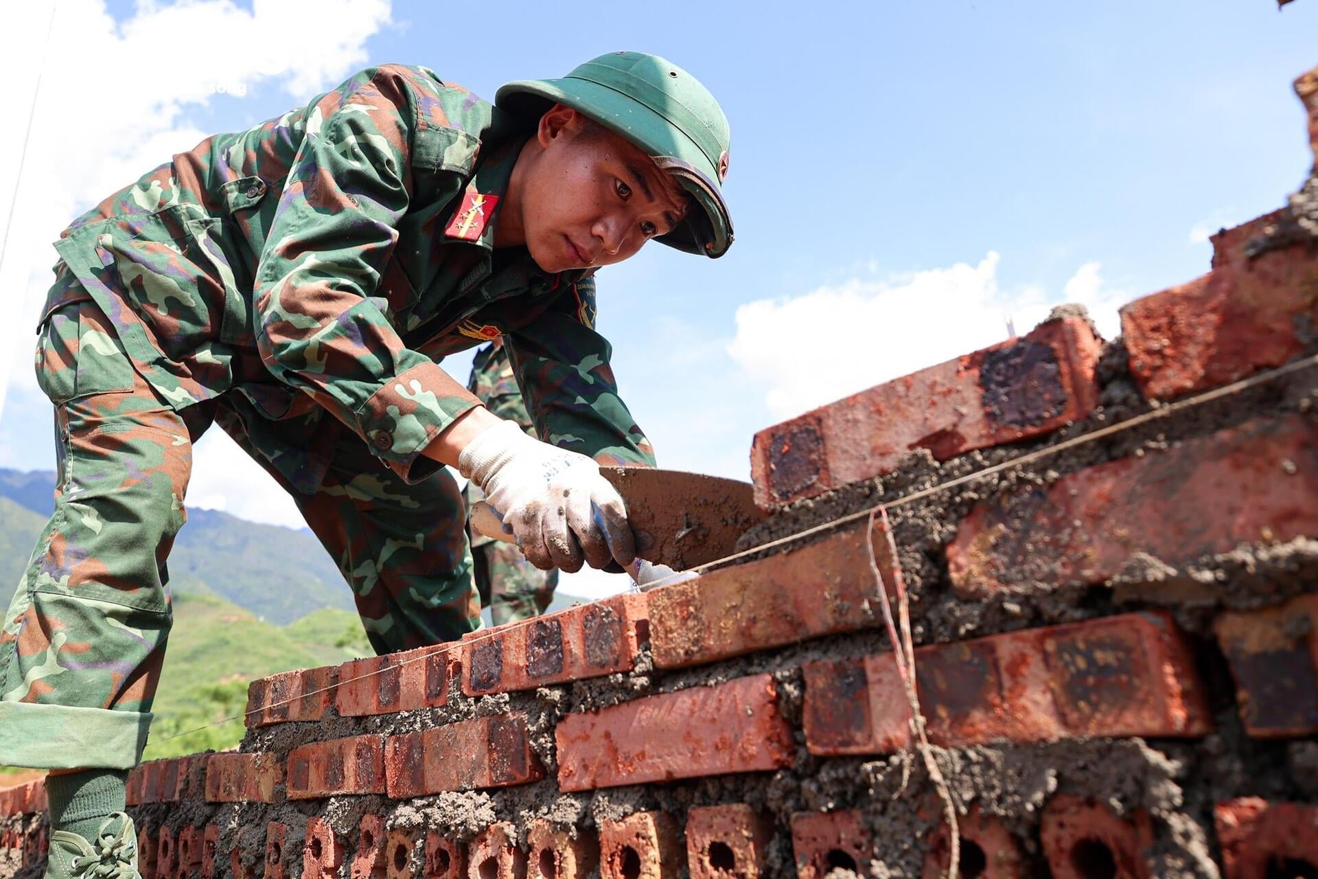 Chạy đua dựng 24 căn nhà sau trận lũ kinh hoàng ở Lai Châu, quyết xong trước 2/9 - 7