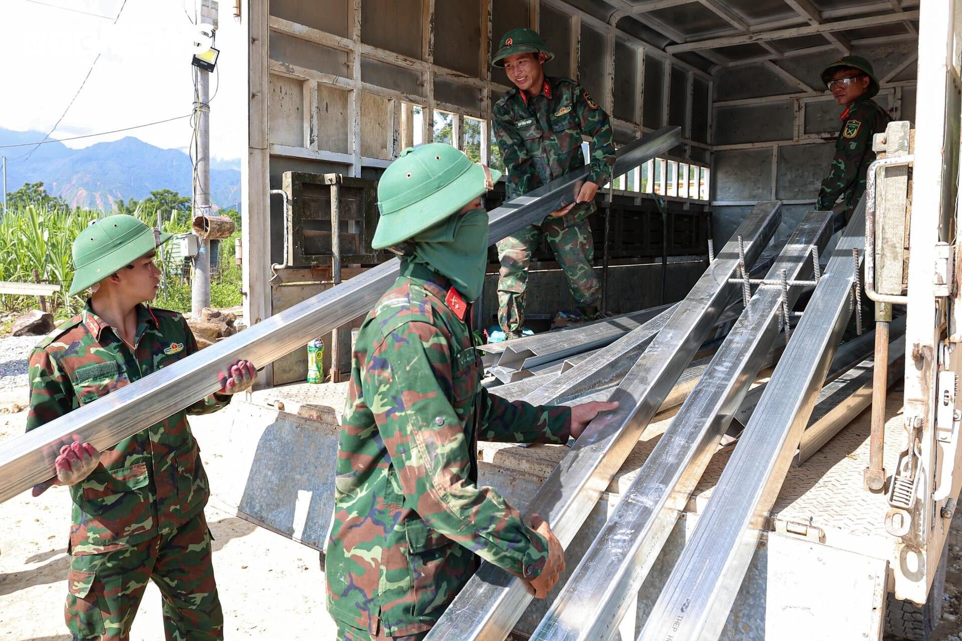 Chạy đua dựng 24 căn nhà sau trận lũ kinh hoàng ở Lai Châu, quyết xong trước 2/9 - 9