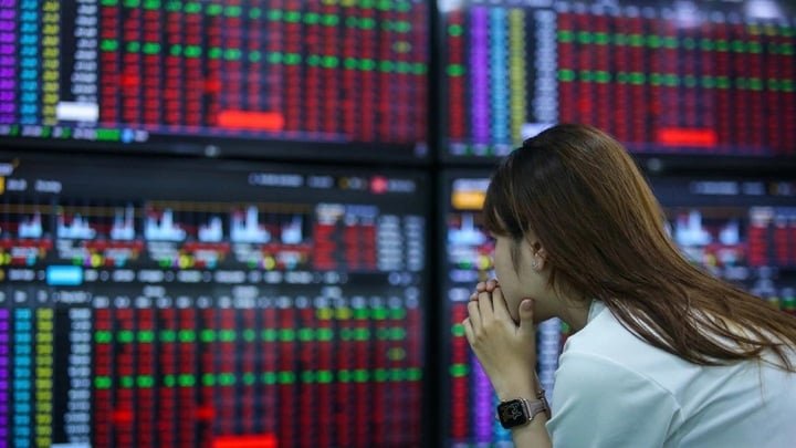 Chứng khoán liên tục giảm điểm, thanh khoản thấp. (Ảnh minh họa).