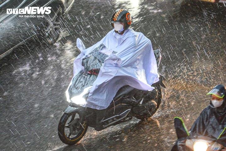 Dự báo thời tiết Hà Nội hôm nay 24/7: Mưa vừa đến mưa to, có nơi mưa rất to
