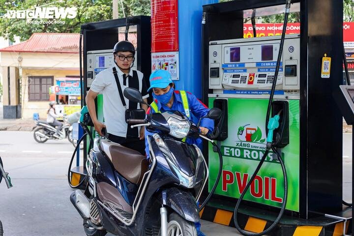 Cục Quản lý và Phát triển thị trường trong nước yêu cầu tăng cường kiểm tra hoạt động bán lẻ xăng dầu trong bối cảnh nguồn cung, giá năng lượng toàn cầu biến động. (Ảnh minh họa)