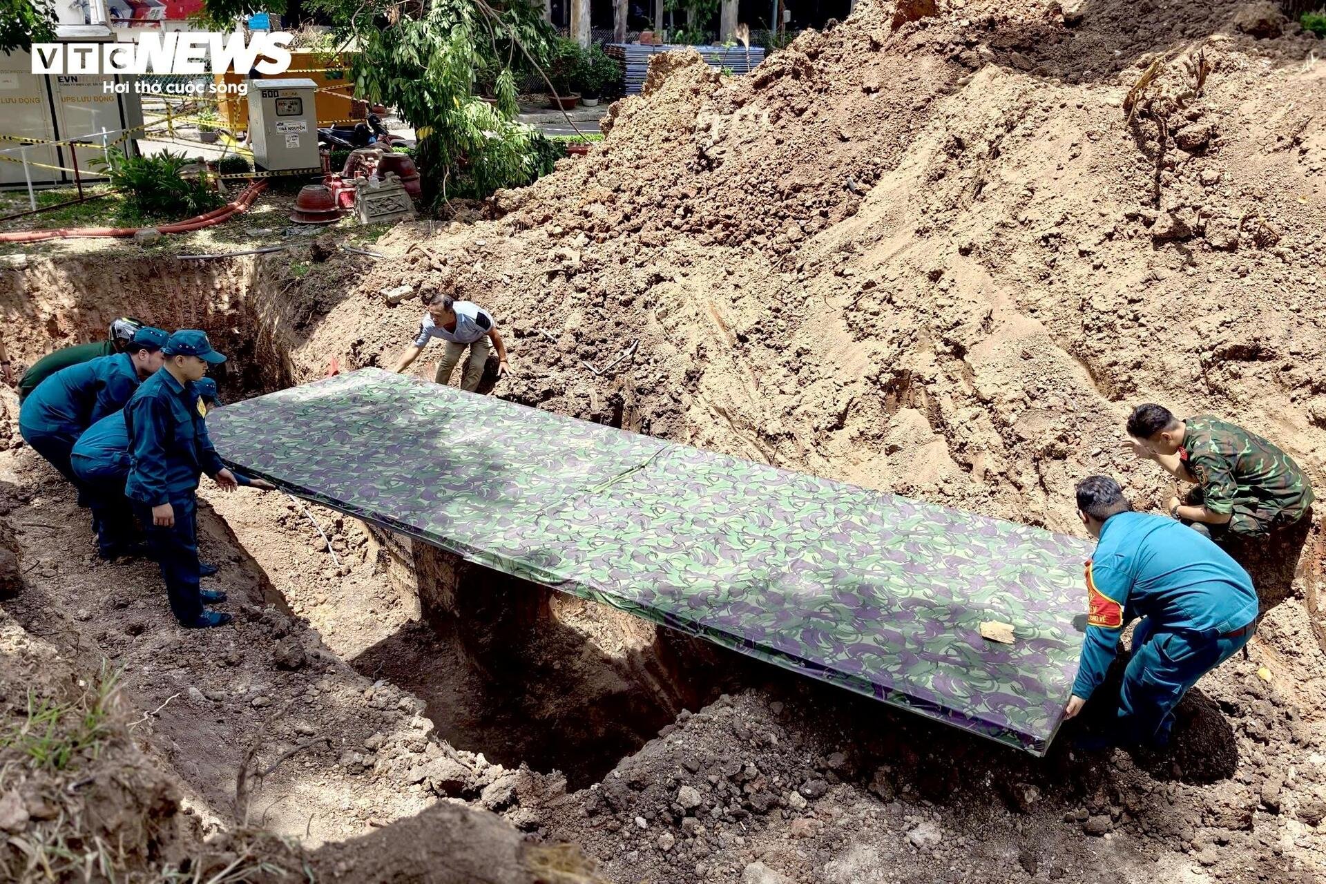 Tìm thấy hố chôn tập thể thứ hai ở Công viên Lê Thị Riêng - 2