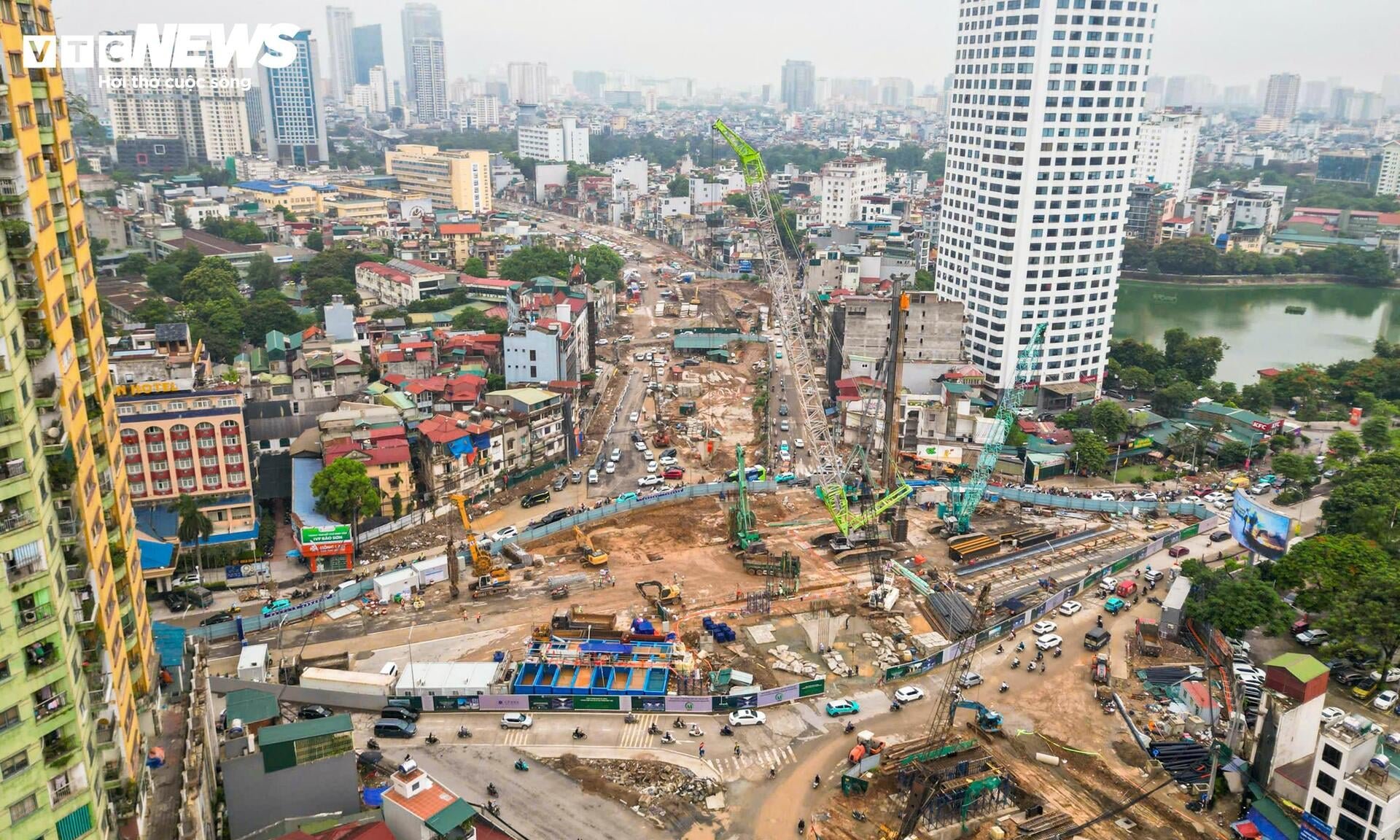 Cận cảnh đại công trường thi công nhà ga metro số 5 giữa trung tâm Hà Nội - 1