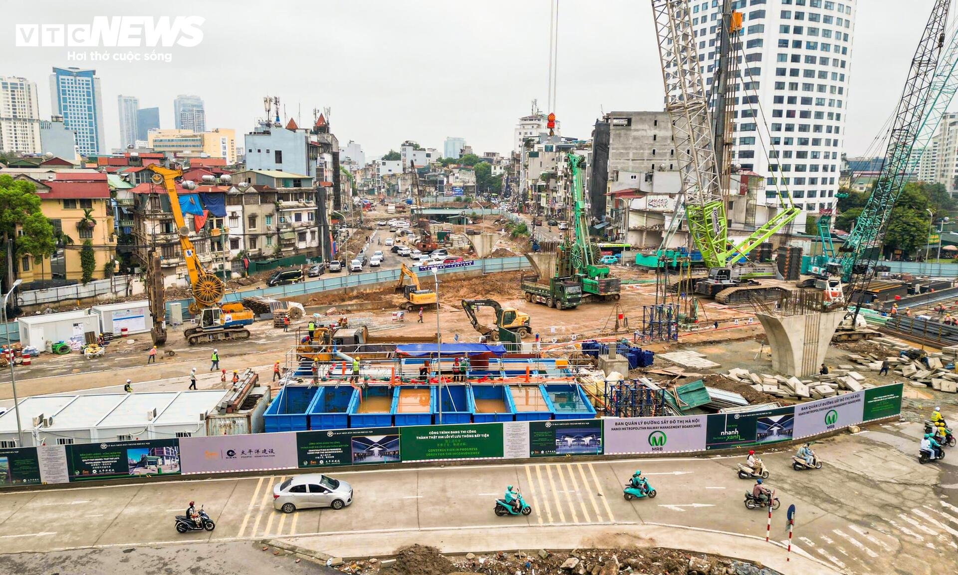 Cận cảnh đại công trường thi công nhà ga metro số 5 giữa trung tâm Hà Nội - 2