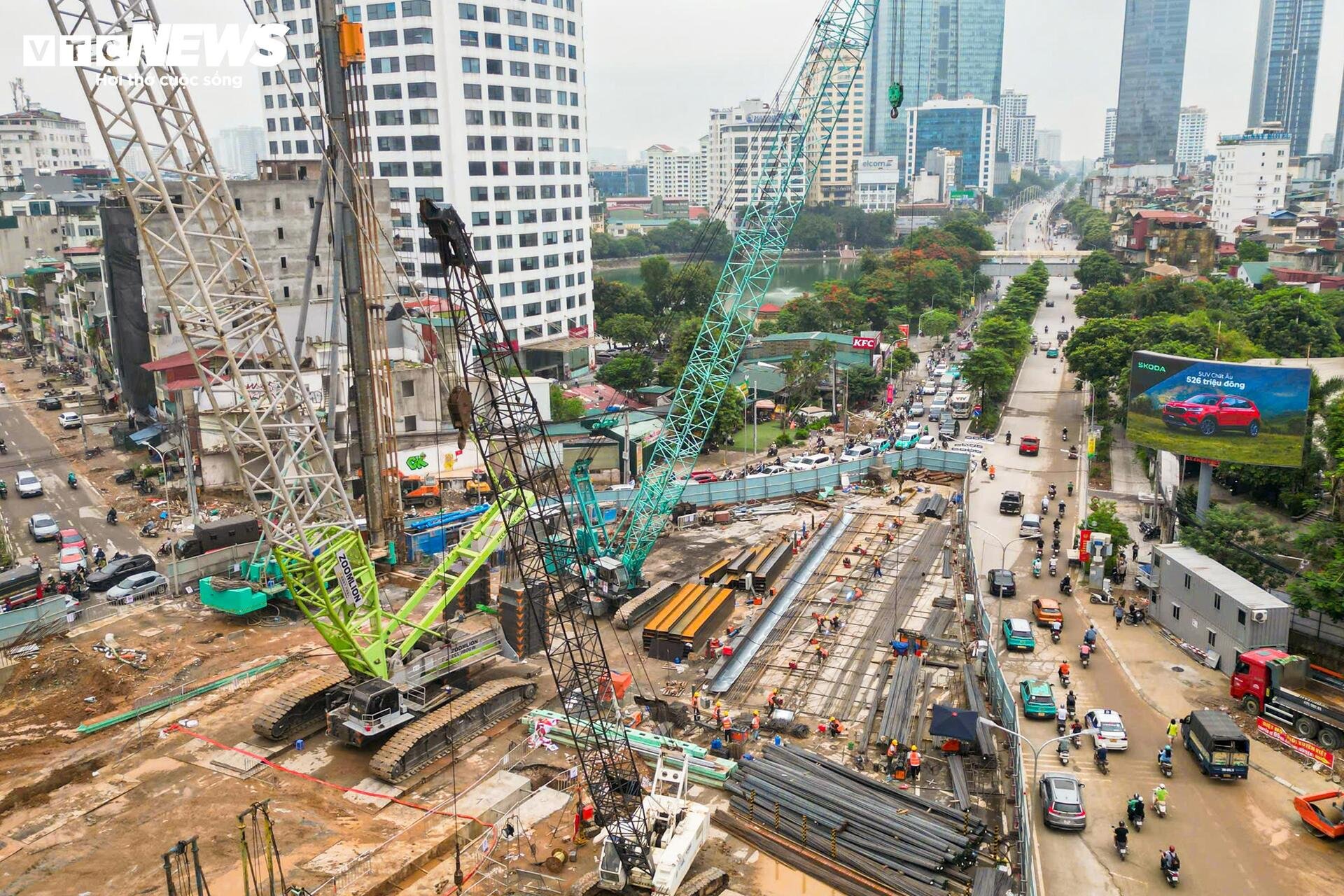 Cận cảnh đại công trường thi công nhà ga metro số 5 giữa trung tâm Hà Nội - 4