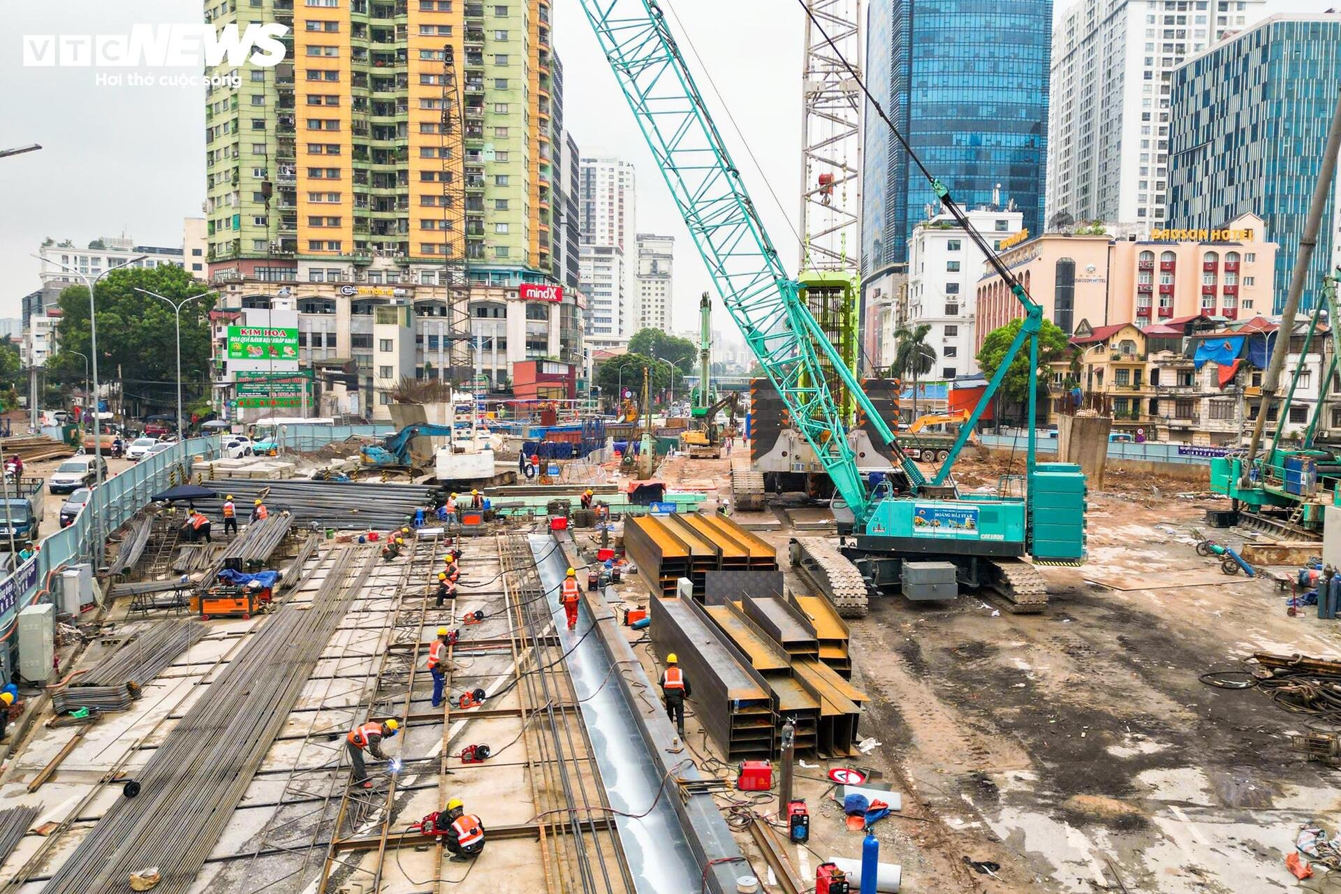Cận cảnh đại công trường thi công nhà ga metro số 5 giữa trung tâm Hà Nội - 5