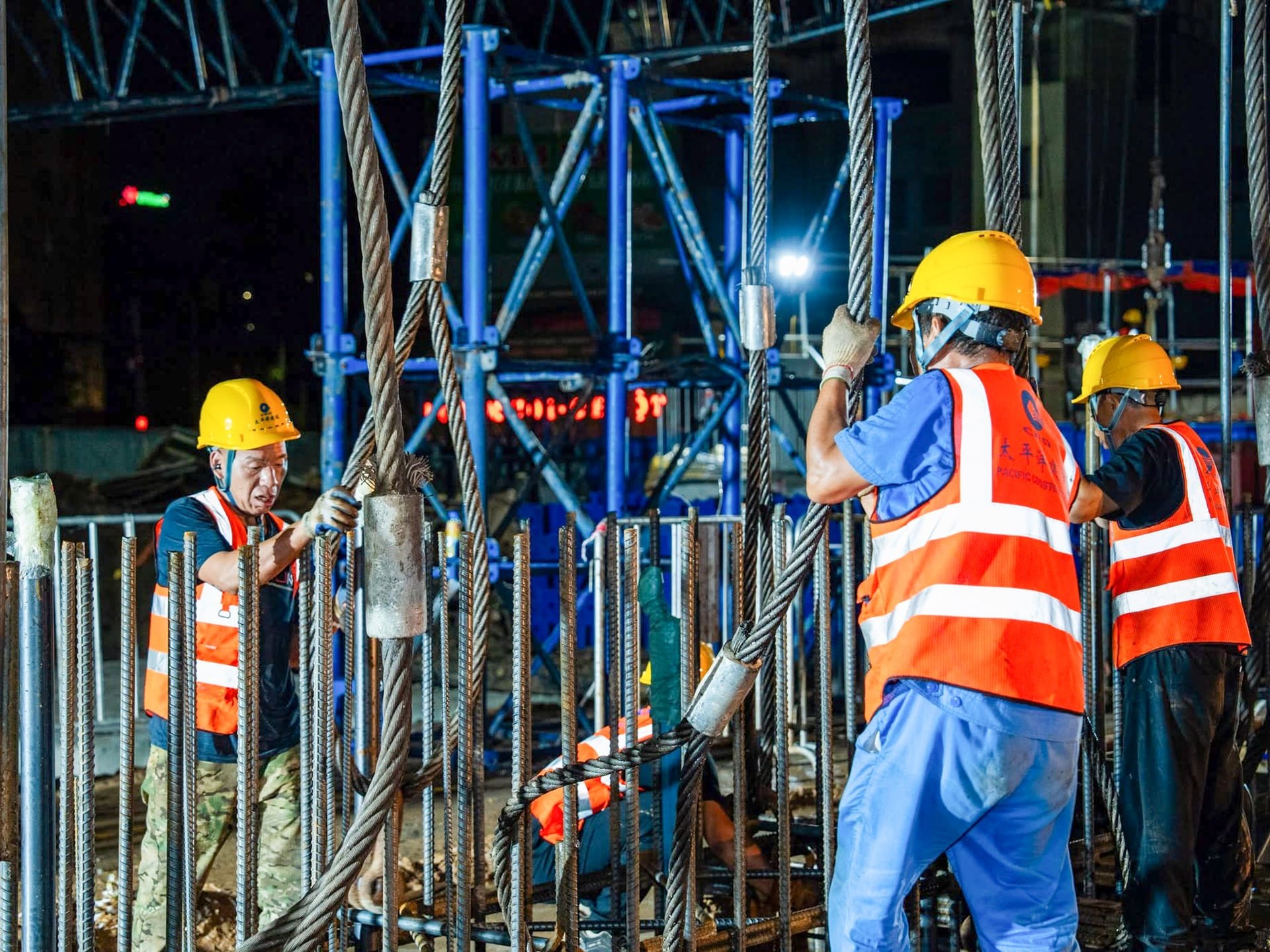 Cận cảnh đại công trường thi công nhà ga metro số 5 giữa trung tâm Hà Nội - 10