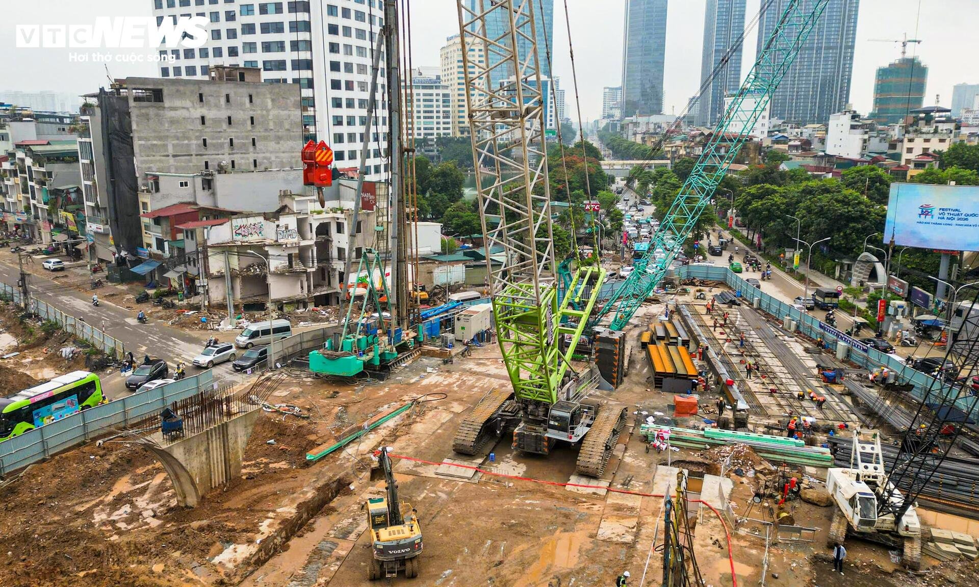 Cận cảnh đại công trường thi công nhà ga metro số 5 giữa trung tâm Hà Nội - 14