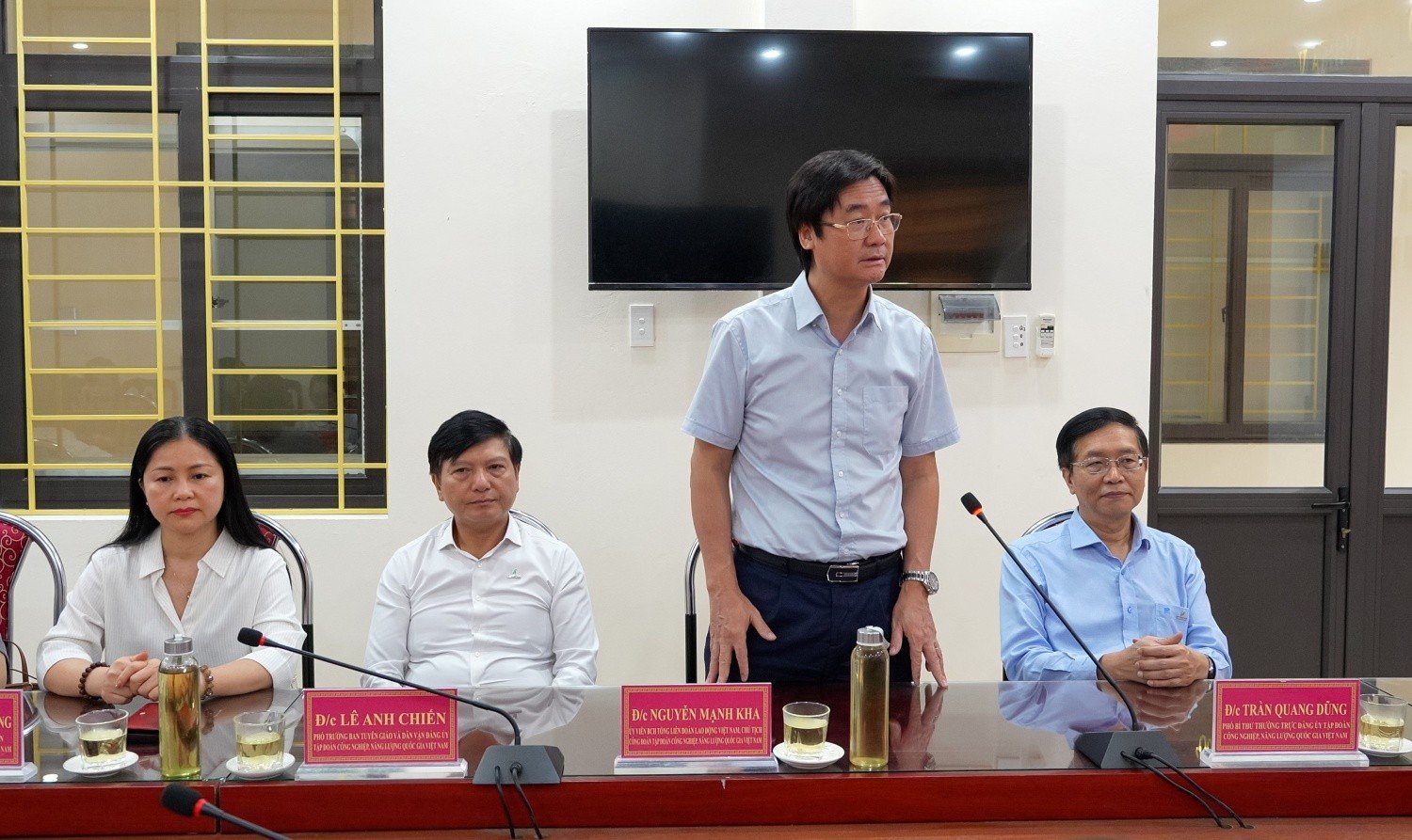 Chủ tịch Công đoàn Petrovietnam Nguyễn Mạnh Kha: Những công trình không chỉ góp phần giúp người dân có nơi ở an toàn, ổn định mà còn thể hiện truyền thống văn hóa nghĩa tình, sự sẻ chia của hơn 60.000 cán bộ, người lao động Petrovietnam đối với đồng bào vùng khó khăn.