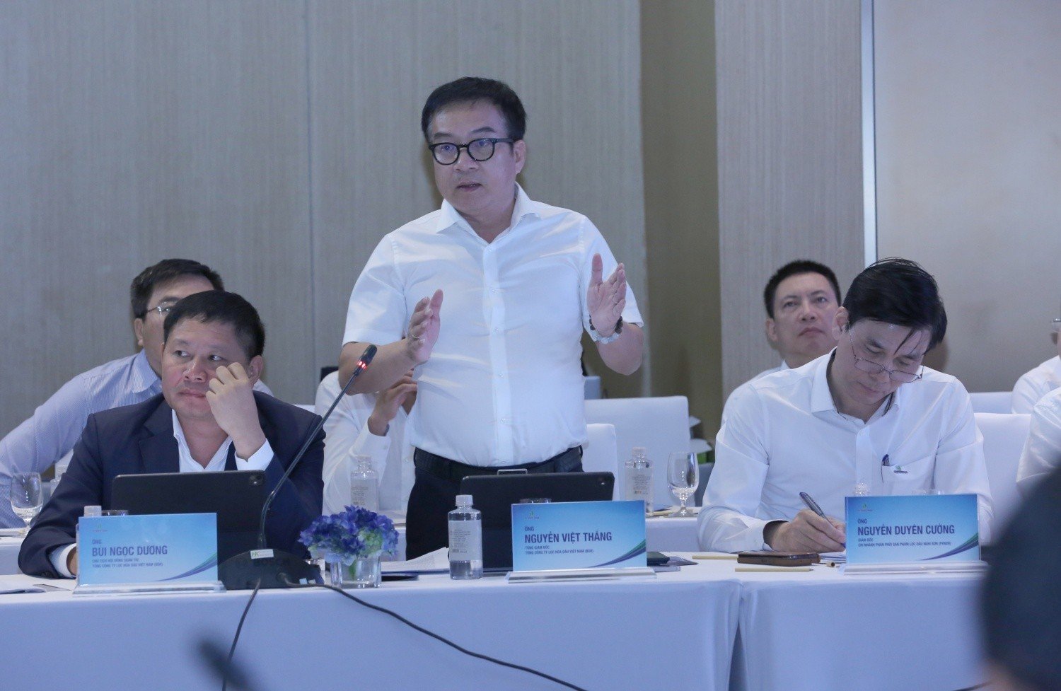 Ông Nguyễn Việt Thắng - Tổng Giám đốc Tổng công ty Lọc hóa dầu Việt Nam (BSR) đóng góp ý kiến cho việc xây dựng Kho dự trữ dầu thô quốc gia.