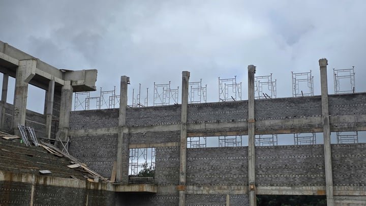 Theo Ban Quản lý dự án đầu tư xây dựng Buôn Hồ, sự cố xảy ra khoảng 6h45 ngày 24/7. Thời điểm này công trình tạm dừng thi công do mưa kéo dài nhiều ngày nên không có thiệt hại về người.