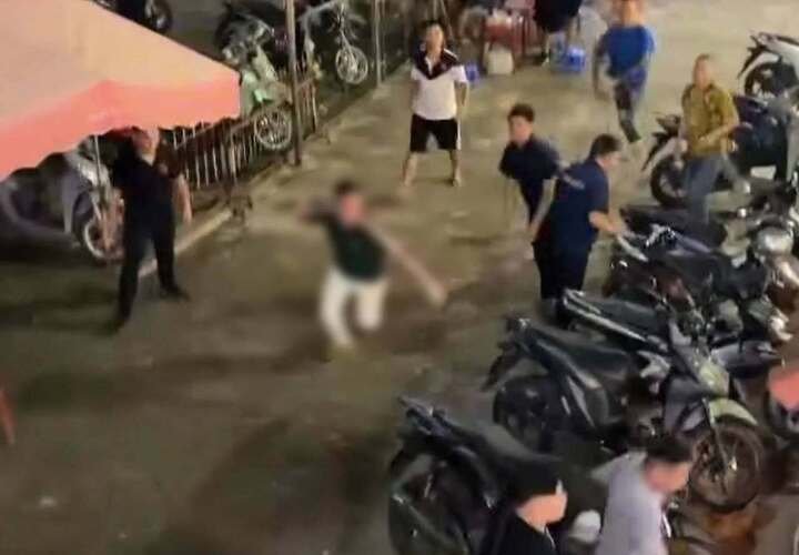 Hình ảnh hỗn chiến tại quán ăn.