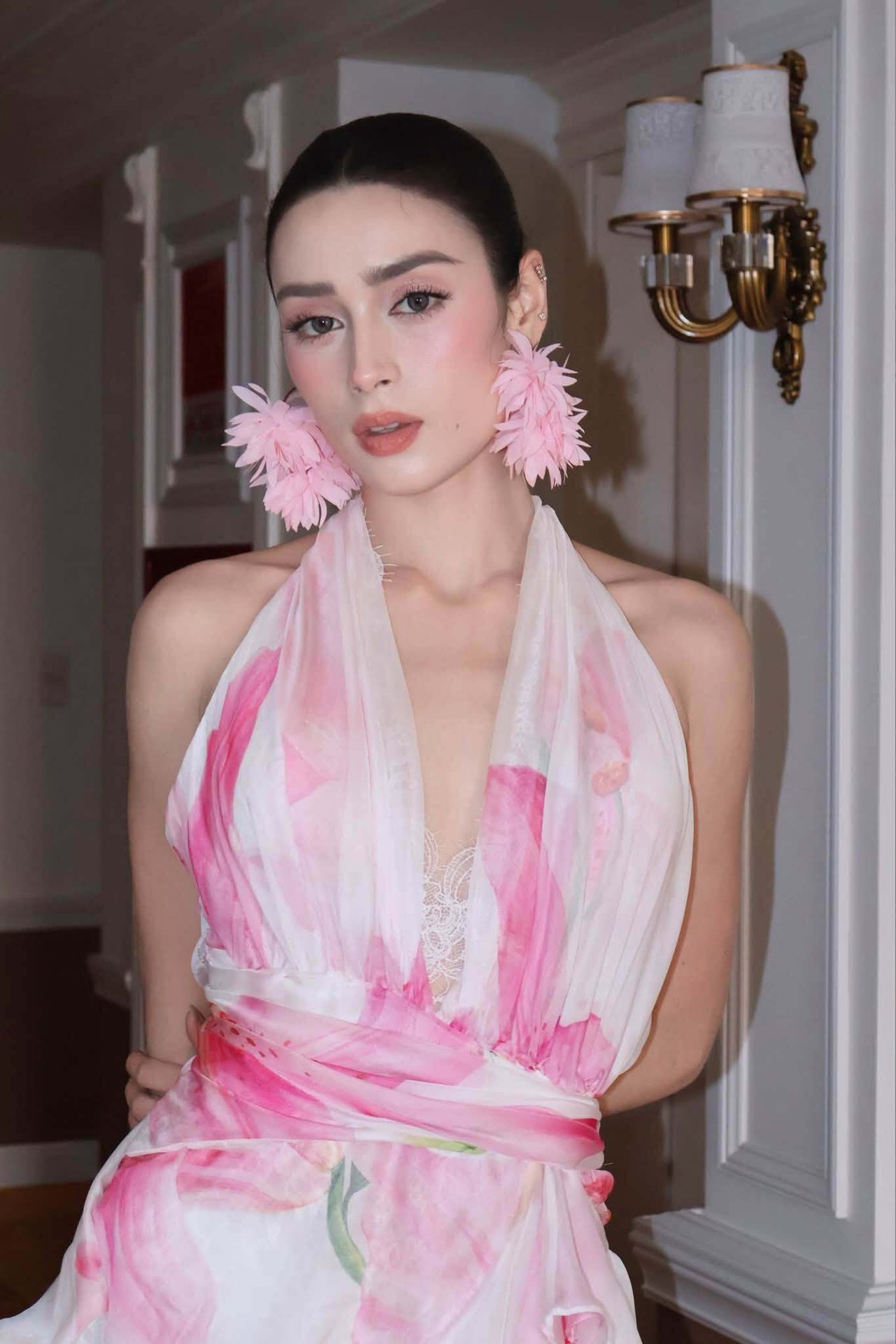 Học vấn và nhan sắc đời thường gây sốt của tân Miss Grand Vietnam 2026 - 2