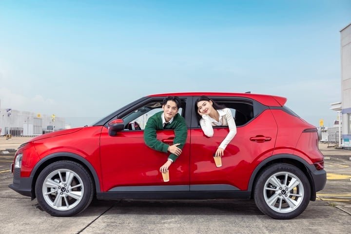 Tạm biệt nỗi sợ 'lùi chuồng', đỗ xe, chị em tự tin làm chủ vô lăng VinFast VF 5 - 2