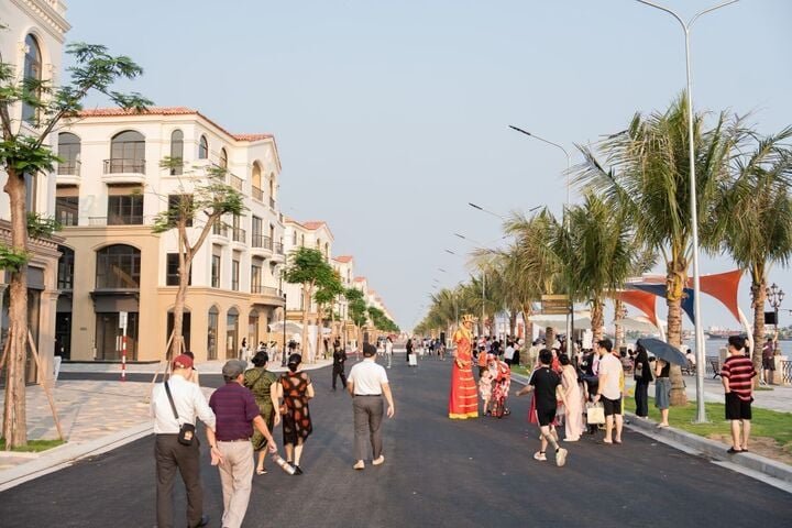 Royal Boulevard mang phong cách Ý đặc trưng, kết hợp sắc màu Venice và sự lãng mạn của vùng Tuscany.