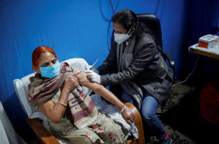 Điểm đột phá của vaccine do Viện Gamaleya phát triển nằm ở khả năng cá thể hóa cho từng bệnh nhân nhờ trí tuệ nhân tạo (AI). (Ảnh minh hoạ)